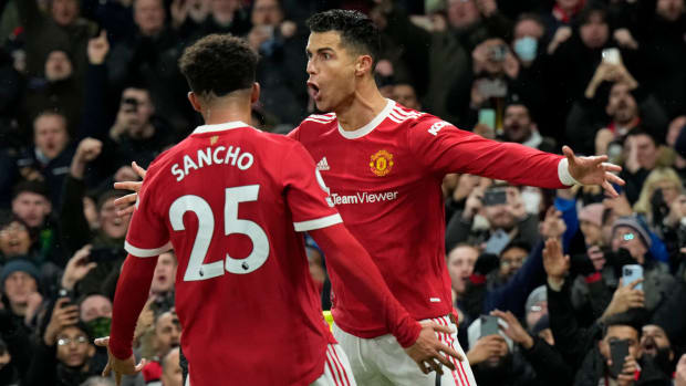 Cristiano-Ronaldo-800-goals